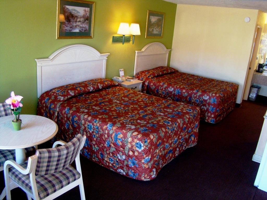 Holiday Terrace Inn - Pigeon Forge Szoba fotó